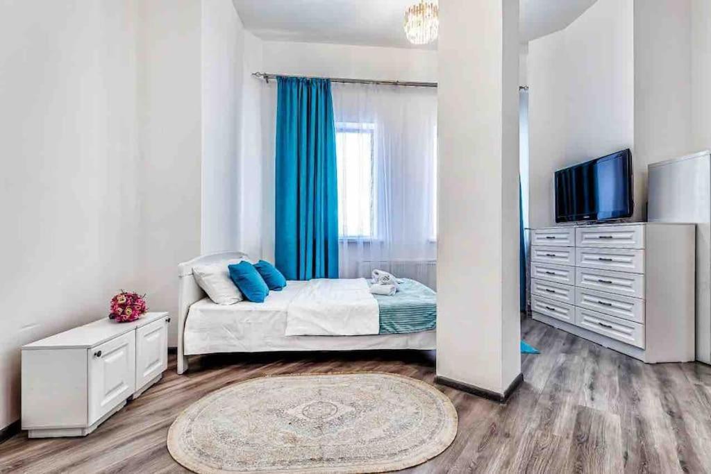 Уютная Квартира С Террасой В Сердце Столицы Apartamento Taldykol Exterior foto
