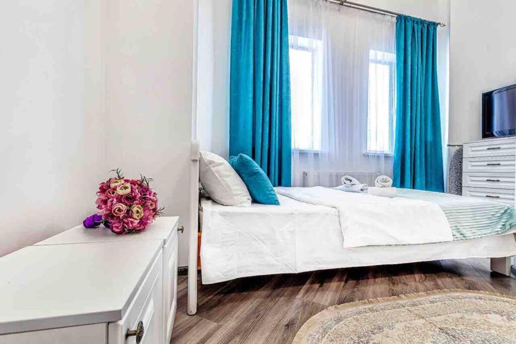 Уютная Квартира С Террасой В Сердце Столицы Apartamento Taldykol Exterior foto